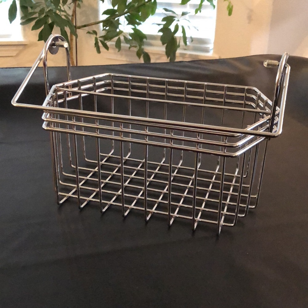 Wire Basket w/Handle and Divider - Picture 2 of 6